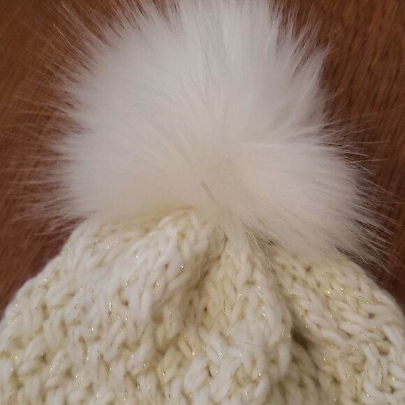 Pom-Pom Beanie Ivory & Gold - Picture 3 of 4